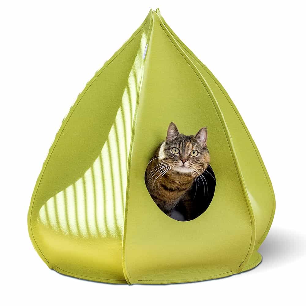 Berta cat cave in onion shape by pet-interiors.